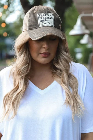 Distressed trucker cap with slogan Vintage Life